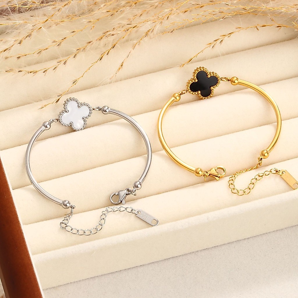 สีดํานิล/สีขาว ฟริติลลารี/สีทึบโคลเวอร์สี่ใบเหล็กไทเทเนียมผู้หญิงเปิดสร้อยข้อมือสีการเก็บรักษา ไม่แพ้ง่าย มือเครื่องประดับของขวัญท