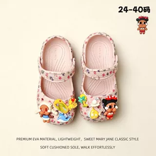 2026 ฤดูร้อนใหม่สาว Clogs ลื่นกลางแจ้งรองเท้าแตะน่ารักที่ถอดออกได้ DIY Charms เด็ก Slippe