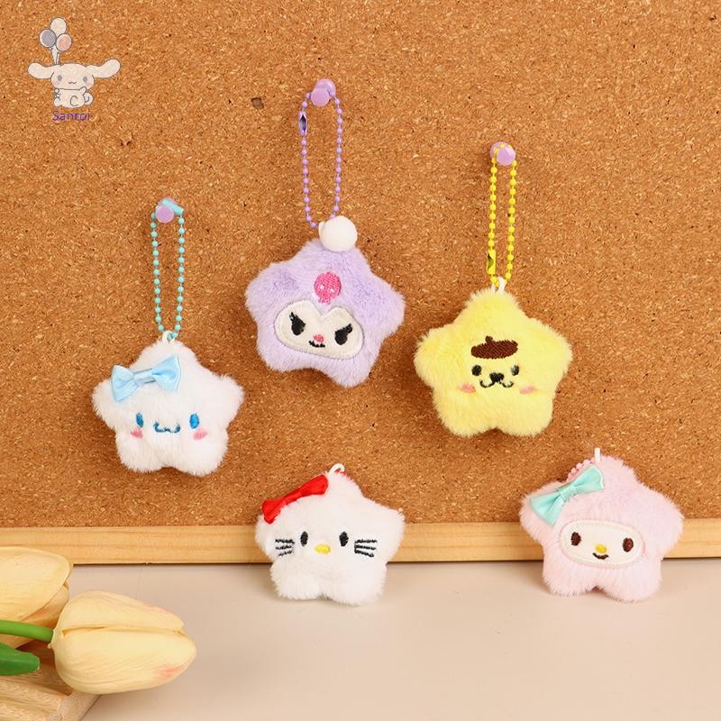 ตุ๊กตาและพวงกุญแจยัดนุ่ม Sanrio เช่น Hello Kitty และ Kuromi สำหรับกระเป๋าและของขวัญPOP