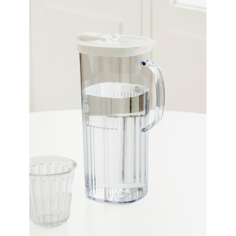 Square refrigerator water bottle (approximately 1.8 L)