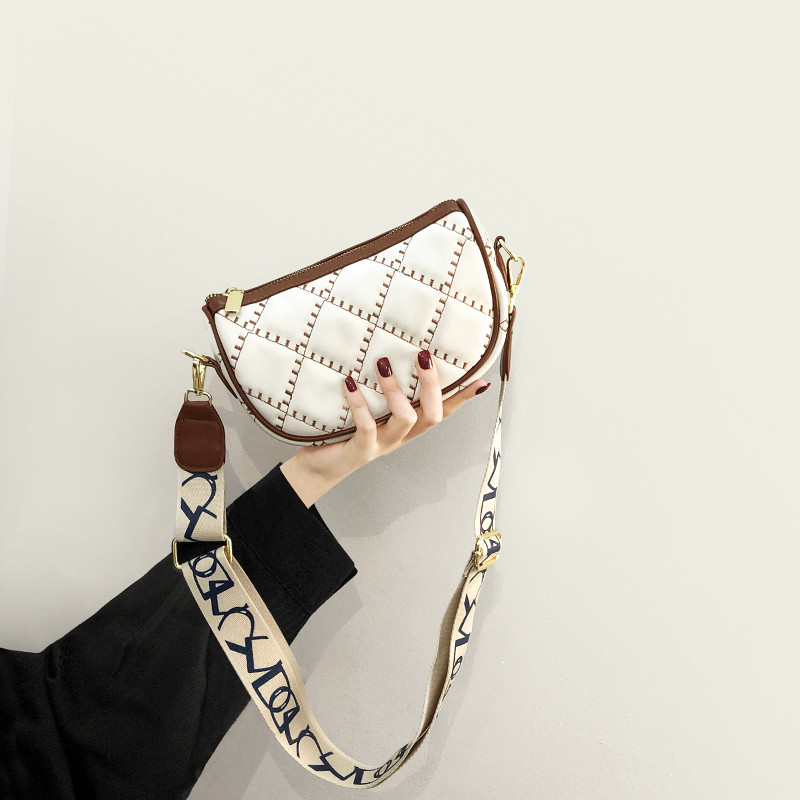 กระเป๋าสะพายข้างสไตล์ใหม่สำหรับฤดูร้อน 2025 จากแบรนด์ Thailand Lyn ออกแบบมาให้เหมาะทั้งงานประจำและกา