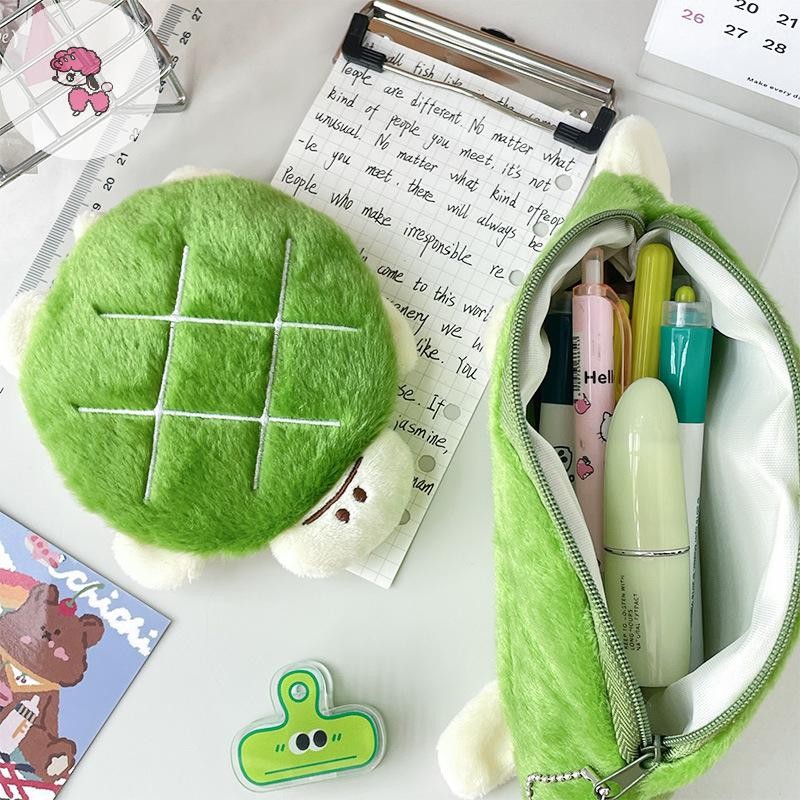 GRL เต่าน่ารักตุ๊กตาดินสอกระเป๋าเครื่องสําอางปากกากระเป๋าเหรียญลิปสติกหูฟังกระเป๋าเครื่องเขียนเก็บกร