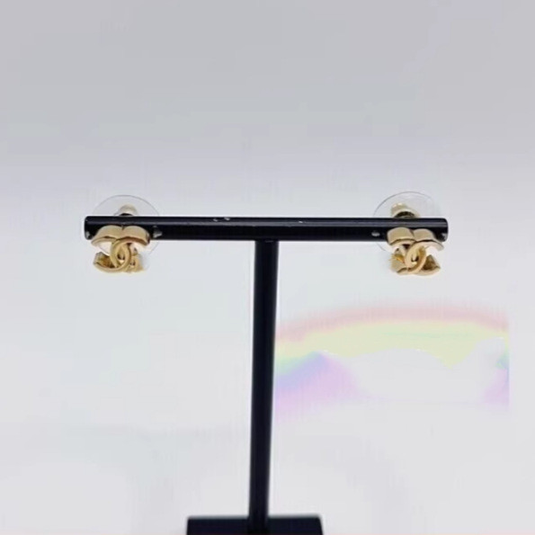 26P Xiaoxiangjia คลาสสิก Retro Gold สามมิติ Double c ตัวอักษรหอมยาย mini ต่างหูแฟชั่นหญิง yyy6.2
