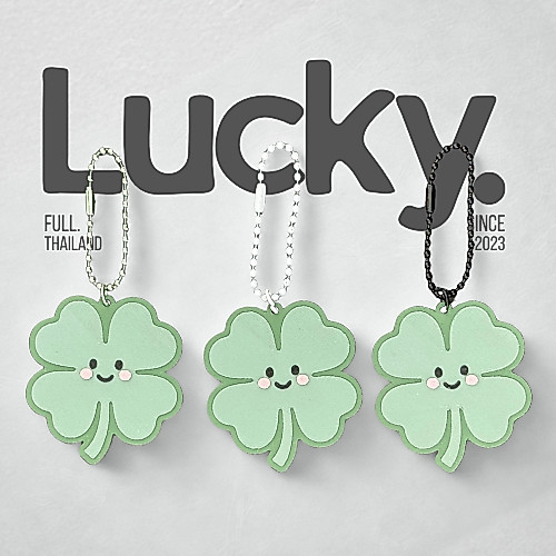 พวงกุญแจใบโคลเวอร์ Clover keychain
