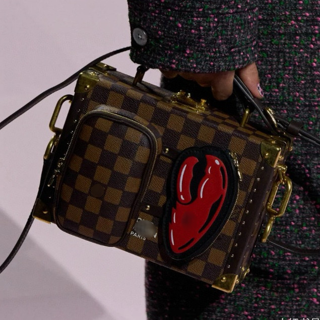 【ก่อนสั่งสอบถาม】ราคา11800 ผ้าแคนวาส+หนังแท้ Checkered กระเป๋าสะพายไหล่ N40765 Size22*16*11cm