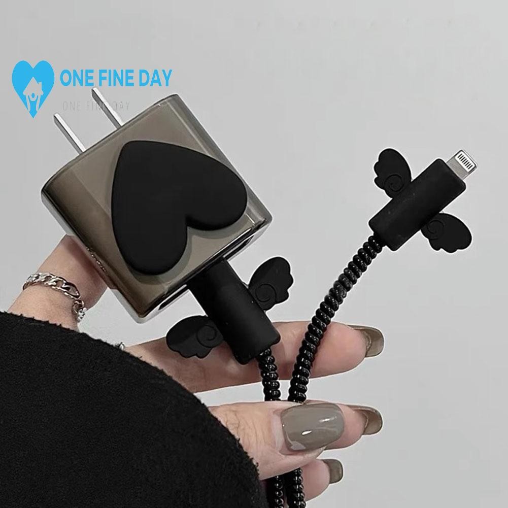 2024 ใหม่การ์ตูน Heart Data Cable Protector Charger Protector Cable Manager สําหรับ Ip 18w 20w S9b6