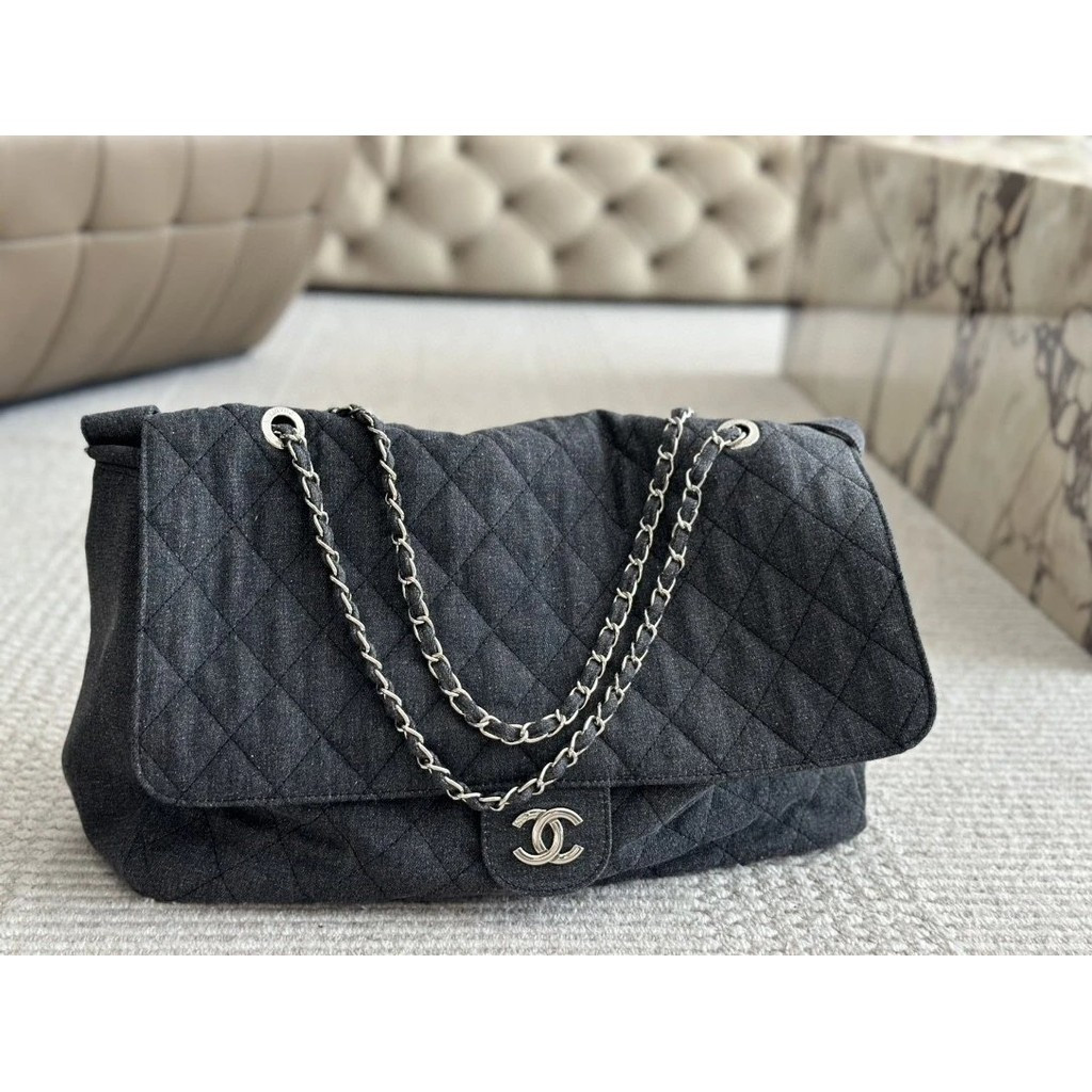 กระเป๋า tote CHANEL สไตล์ใหม่ยุคกลาง ทำจากดีนิม มีสายคล้องคอ เหมาะสำหรับการเดินทางและใช้งานทั่วไป โม