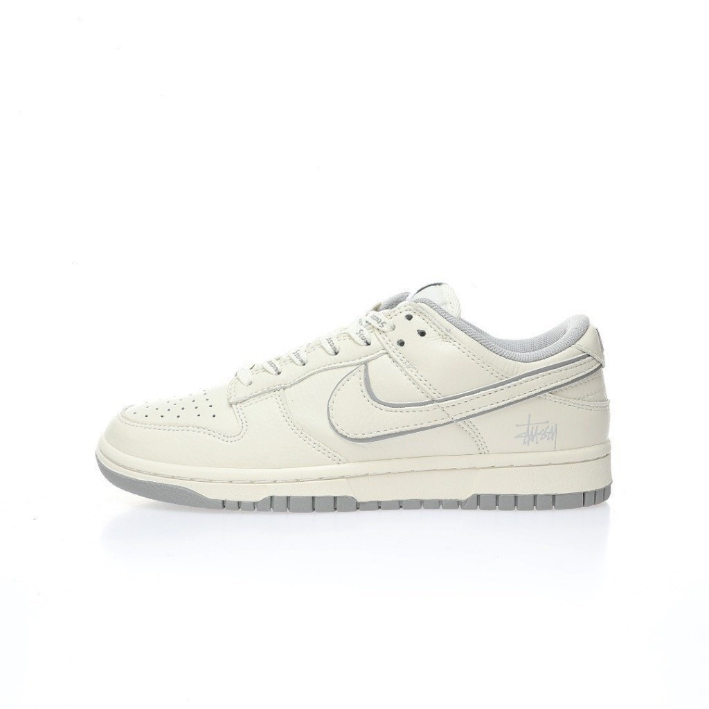 STUSSY x by you SB Dunk Low retro SP dunk series low-top casual ผู้ชายและผู้หญิงรองเท้าสเก็ตสีเทาสีข
