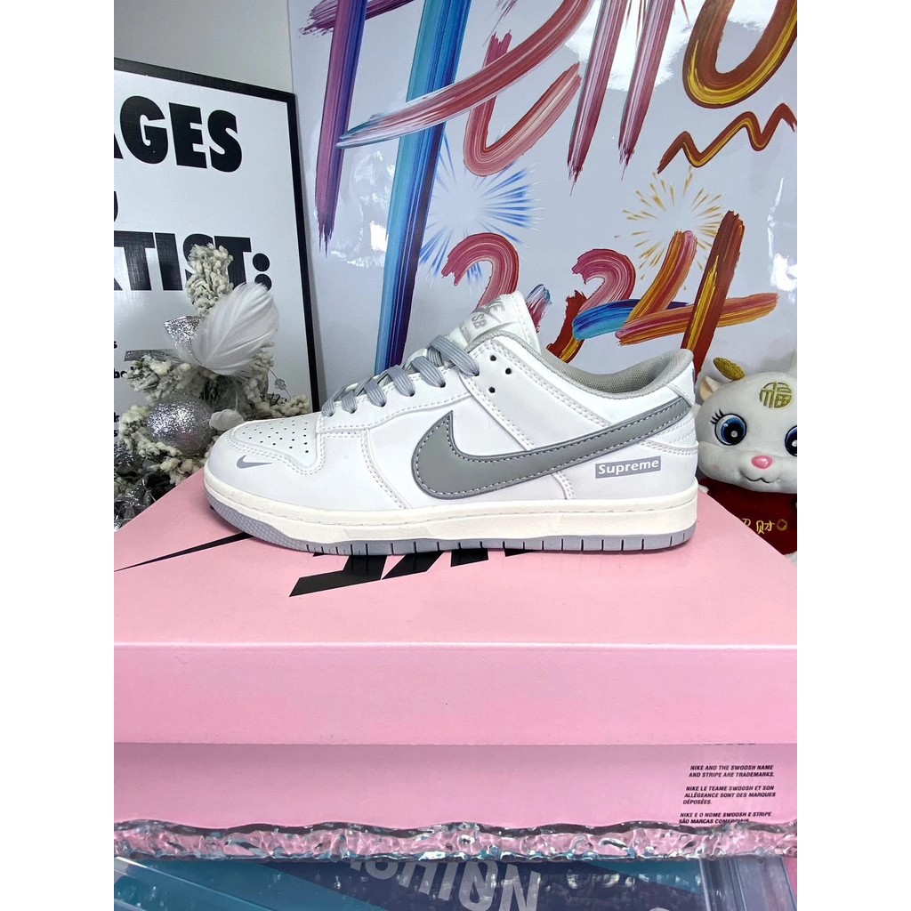 88 ส่งฟรี
NKDunkSBLow
Co-Branded Beige Code Number 36-44