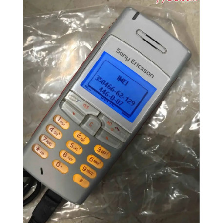 โทรศัพท์มือถือ Sony Ericsson W850i และ W830C สไตล์คลาสิก skateboarding ในสีต้นฉบับจากคอลเลกชันใหม่