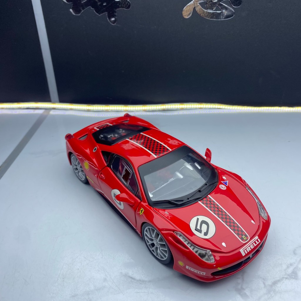 Bburago Bburago 1: 24 Ferrari 458 Chall