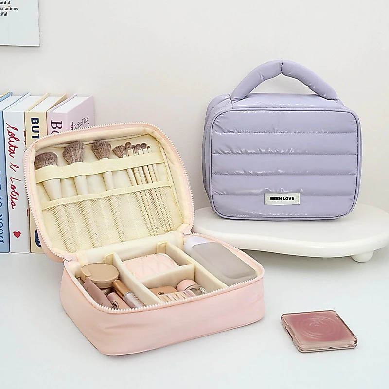กระเป๋าใส่เครื่องสำอาง กระเป๋าแต่งหน้าแบบมีหูหิ้ว มีช่องแบ่ง [KSO-1B]