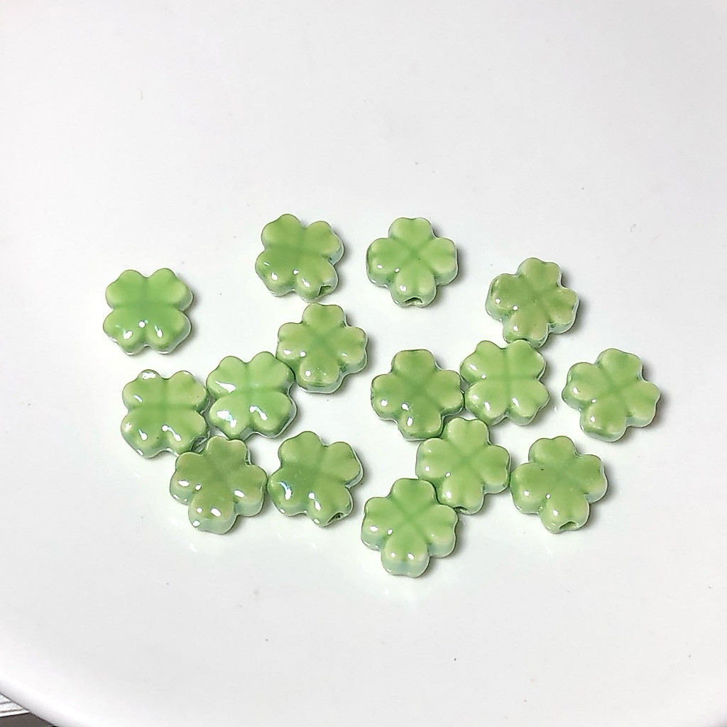 ใบโคลเวอร์เซรามิก ขนาด12*12*2mm. พร้อมส่งจากไทย