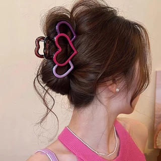 เสื้อยืดสำหรับผู้หญิง สไตล์หรู ออกแบบใหม่ ลายหัวใจทรงคู่ตัดต่อสีสดใส