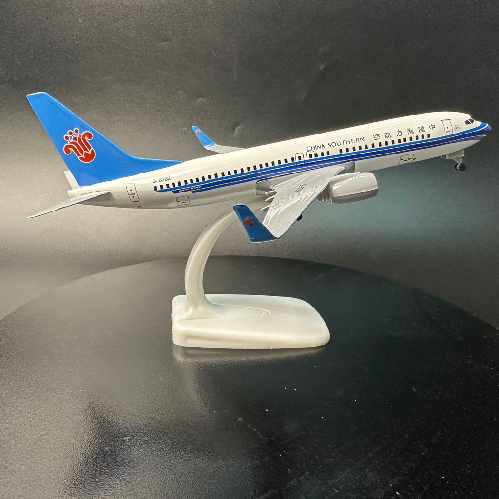 20 ซม. South Airlines Southern Airlines B737MAX โมเดลเครื่องบินล้อจําลองพลเรือนเครื่องบินโดยสารโลหะผ