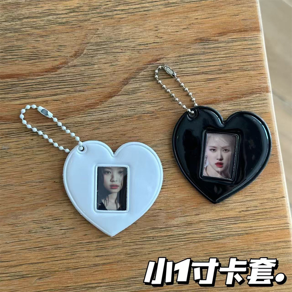 Ins สีดําสีขาวหัวใจรักขนาดเล็ก 3 ซม. ID Photo จี้ Aidou สติกเกอร์หัวใหญ่เก็บผู้ถือบัตรพวงกุญแจคู่