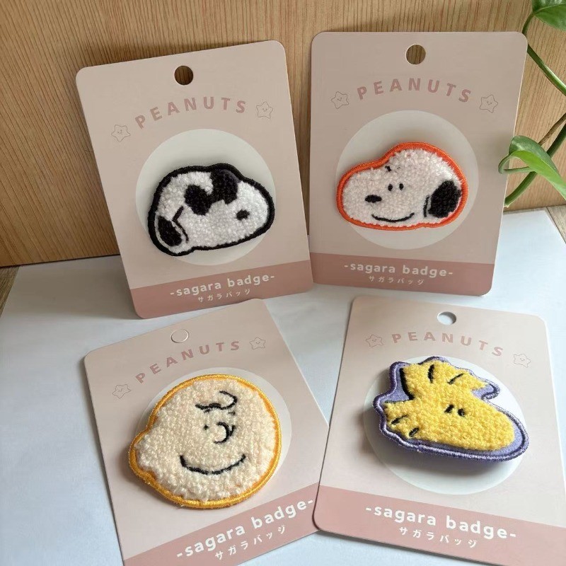 การ์ตูน Snoopy Plush และเข็มกลัด น่ารัก สไตล์เย็บปักถักร้อย