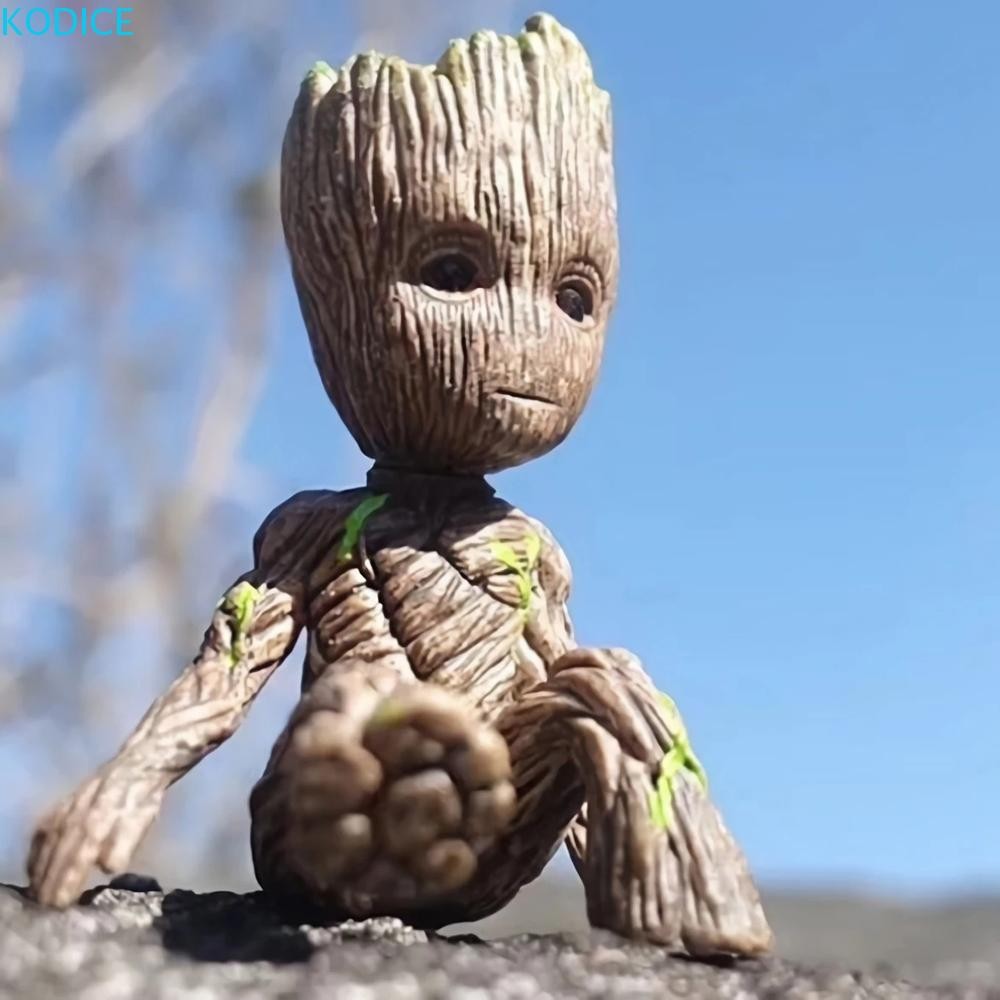 KODICE Tree Man Groot รูปของเล่นตุ๊กตา Avengers นั่ง Mini Groot