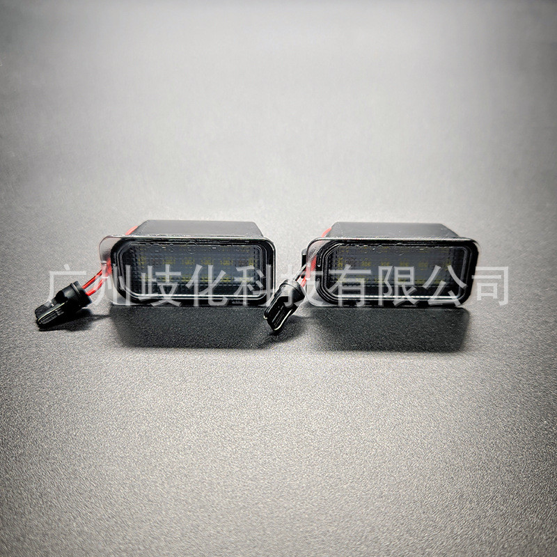 เหมาะสําหรับ Ford Fiesta JA8/Focus DA3 5D/S-MAX รถ LED ป้ายทะเบียนไฟป้ายทะเบียน
