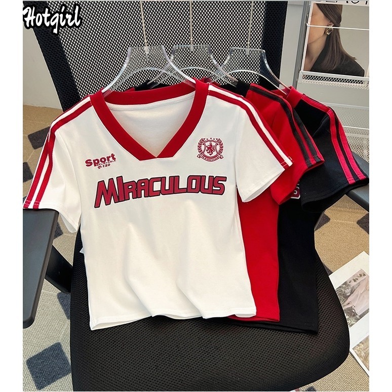 Hotgirl พร้อมส่ง เสื้อครอป y2k เสื้อยืดแขนสั้นผู้หญิง คอวี เสื้อยืดกีฬา ดีไซน์พิมพ์ลายทาง รุ่นใหม่ล่าสุด