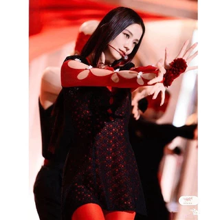 Jisoo SOLO FLOWER ME อัลบั้มอุปกรณ์ต่อพ่วงผ้าไหมสีแดงถุงน่องยาวถุงเท้าเลกกิ้งถุงเท้า