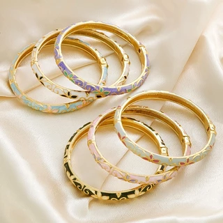 สร้อยข้อมือลายโคลเวอร์สี่ใบ สไตล์ย้อนยุคและขยาย ในสไตล์ดอกไม้ห้าใบ เปิด