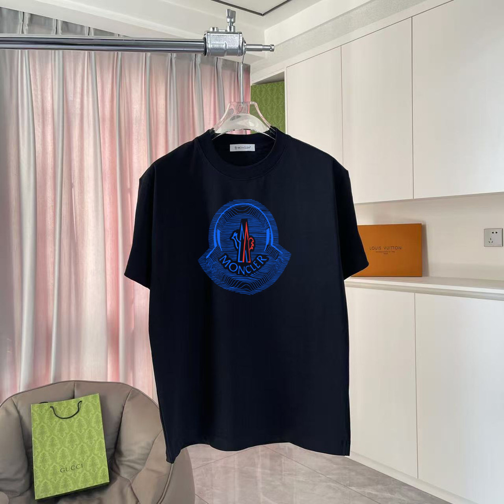 Moncler2026 Moncler 2026 ต้นฤดูใบไม้ผลิสไตล์ใหม่เสื้อยืดแขนสั้นชายหญิงคู่สไตล์กลางแจ้งรอบคอ Slim-fit
