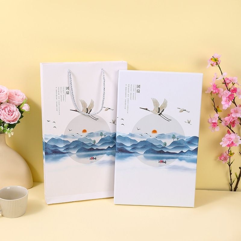 กล่องของขวัญของที่ระลึกสไตล์จีนโบราณ กระเป๋าโท้ตของขวัญ Tuan Fan Gift Box Fan Box Chinese Trend Tuan