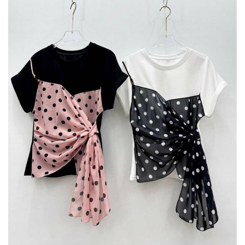เสื้อยืดแขนพับ ดีเทลต่อผ้าลายจุด เนื้อผ้าอย่างดี  ทรงใส่สวย