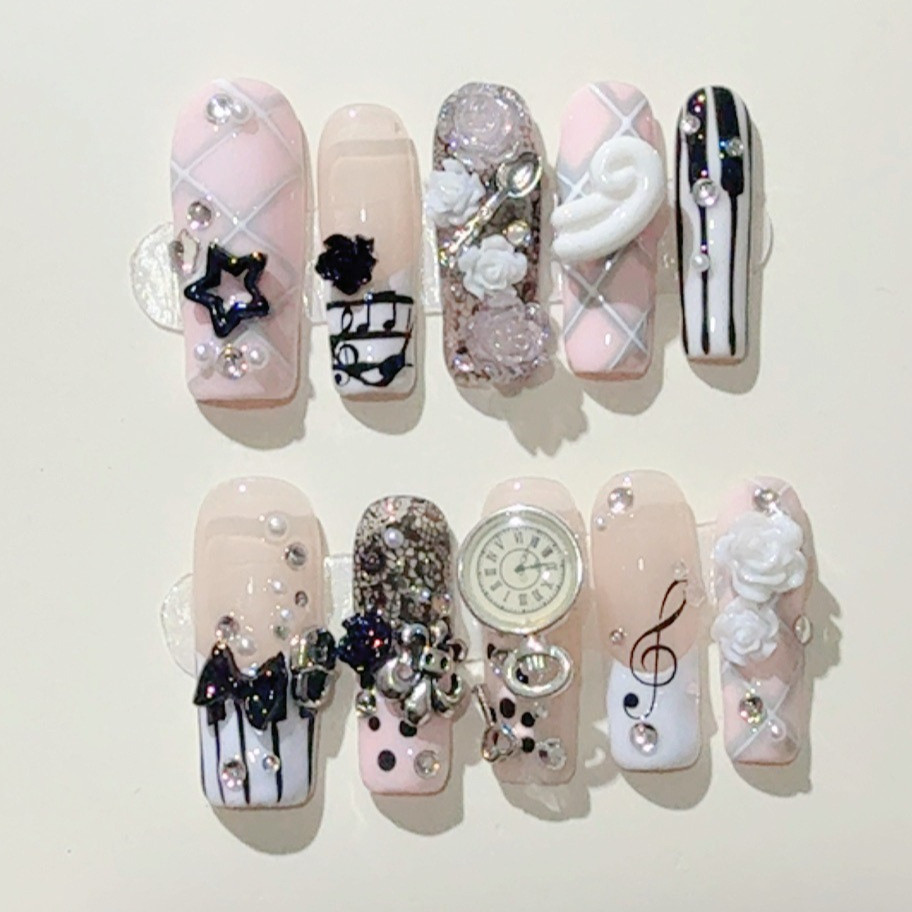 บันทึกดนตรี Retro Vintage Y2K Gyaru French Handmade กดบนเล็บ 3D Rose Bow Pearl สีชมพูเล็บปลอมน่ารักยาวโลงศพเล็บ Art
