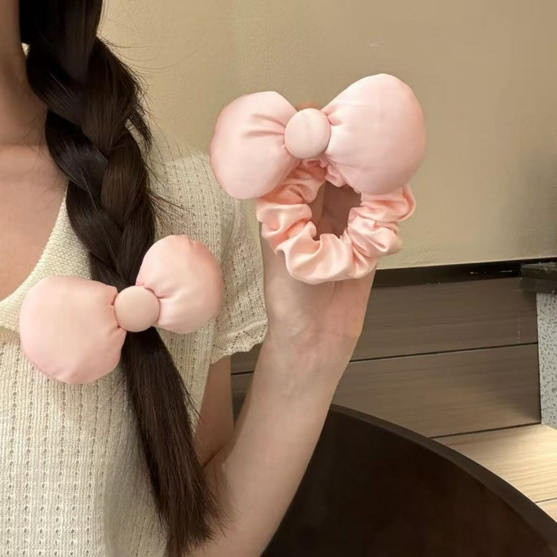 ยางรัดผมสีชมพูและสีแดง สำหรับหางม้า เสริมความน่ารักให้ทรงผมของคุณ