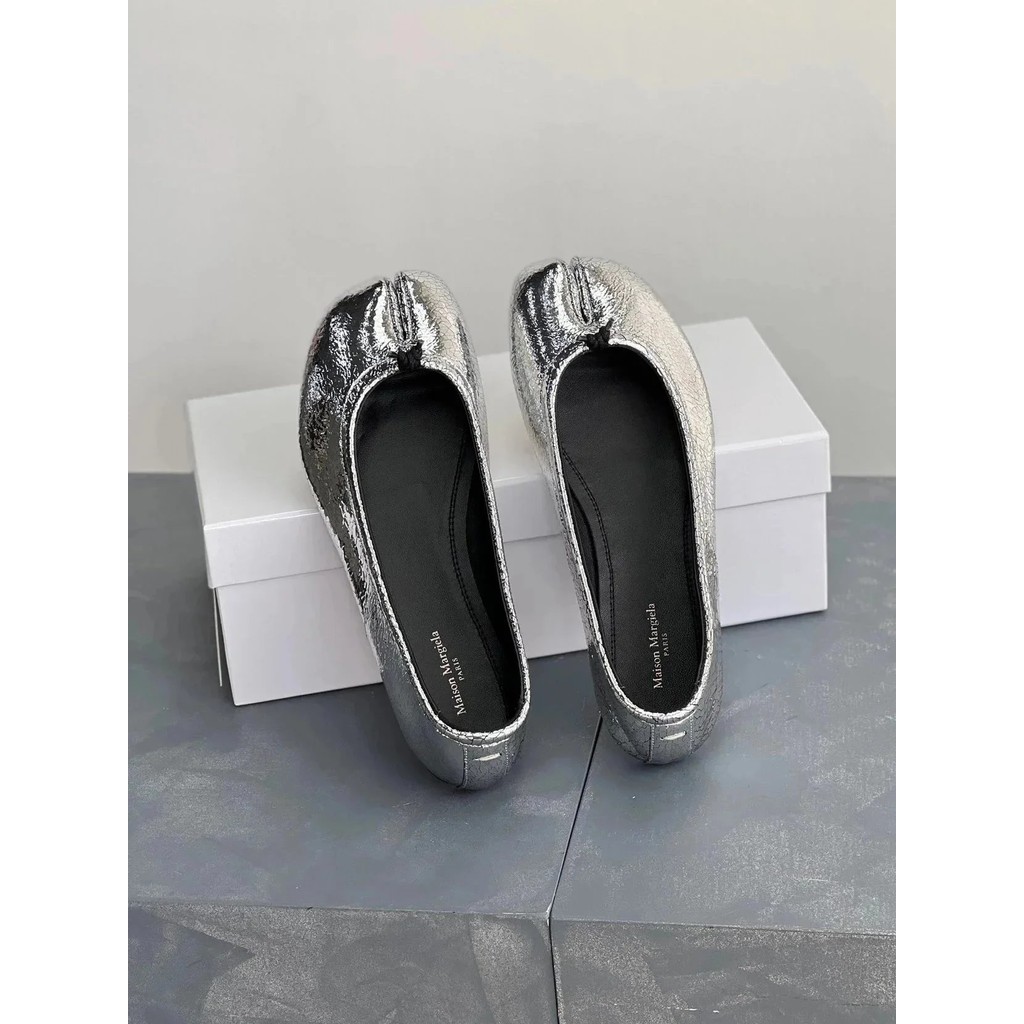 MM6 Maggie Split Toe Shoes รองเท้าแฟชั่นแบบแบนสำหรับผู้หญิง เหมาะกับทุกโอกาส