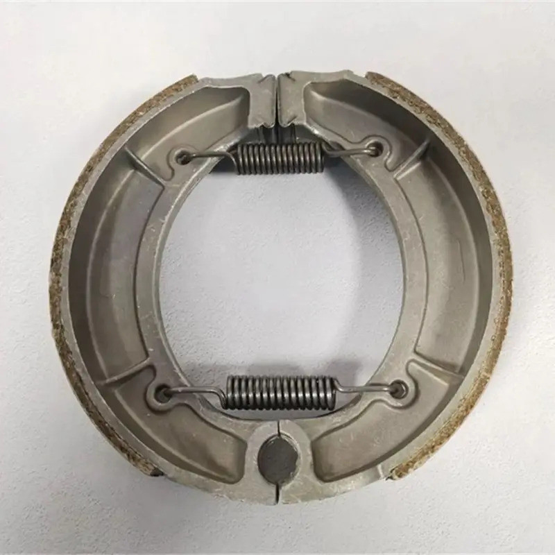 รถจักรยานยนต์รองเท้าเบรคระบบเบรคหลังสําหรับ Yamaha Jianshe YBR150 JYM150 YBZ150 SRZ150 SRV150 เบรคล้
