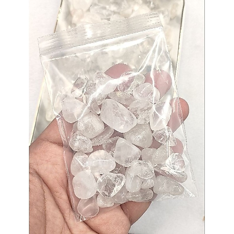 หินควอตซ์ใส ขนาด ไซส์ M ( Clear Quartz Size M ) ขนาด ประมาณ 1~2 cm. เนื้อใส สวยๆ ในถุงขนาด 100 กรัม