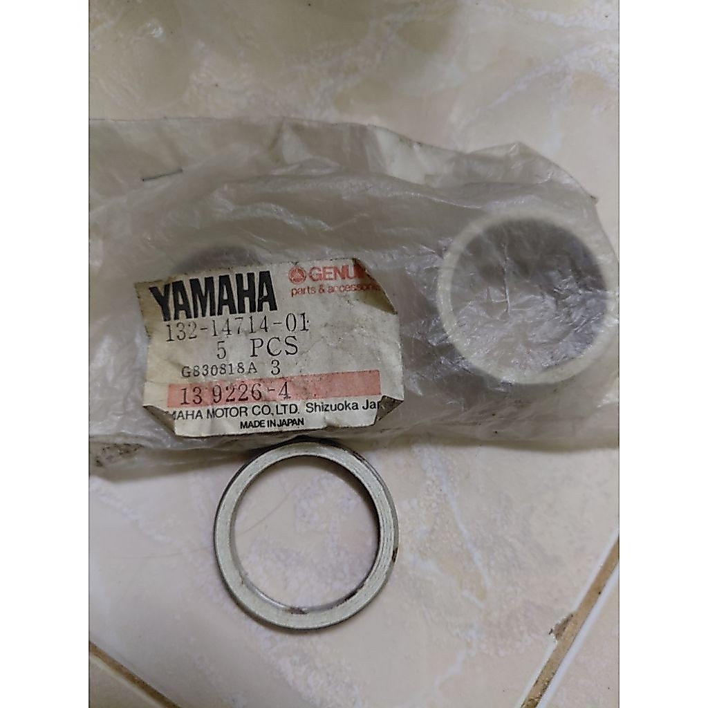 132-14714-01 ประเก็นปากท่อ ปะเก็นคอท่อ ปะเก็นท่อ  แท้ Yamaha Y80 Belle 80 mate u/J V50,V75,YG1,LB80,