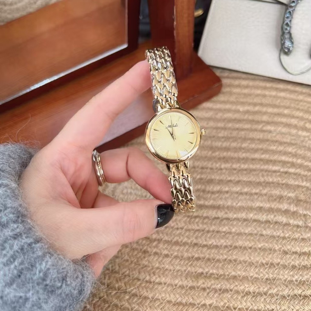 Mishali/Mishali แฟชั่นขายดีสร้อยข้อมือแผ่นทองสีดําหรูหราหญิงครอบงํานาฬิกาสุภาพสตรีอินเทรนด์