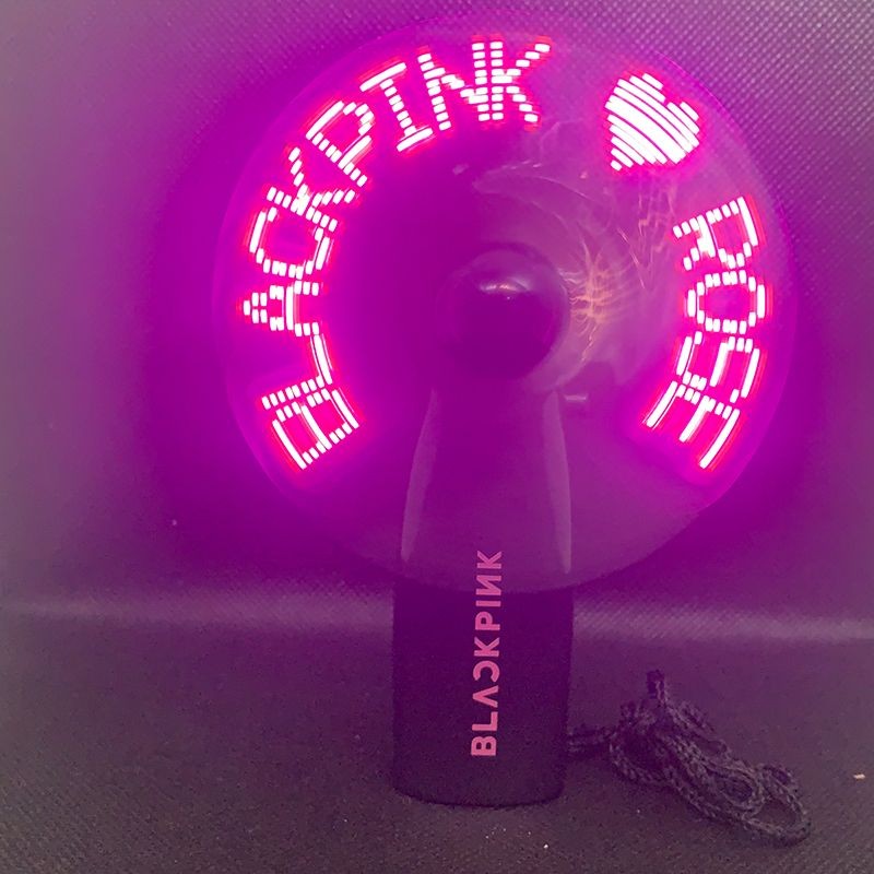 คําแนะนําหลักของ Xin Youzhi BLACKPINK Luminous กระพริบตัวละครพัดลมขนาดเล็ก Park Chaeyoung Kim Jisoo 