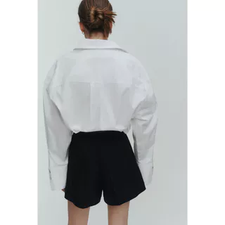 H&M(เอชแอนด์เอ็ม) กางเกงขาสั้นทรงพรีทด้านหน้า ผู้หญิง 1332567_1