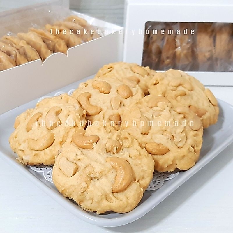 🍪 คุกกี้้เม็ดมะม่วงหิมพานต์โฮมเมด  หอม กรอบ อร่อย เม็ดมะม่วงแบบเต็มๆคำ 1 กล่อง มี 22 ชิ้นค่ะ