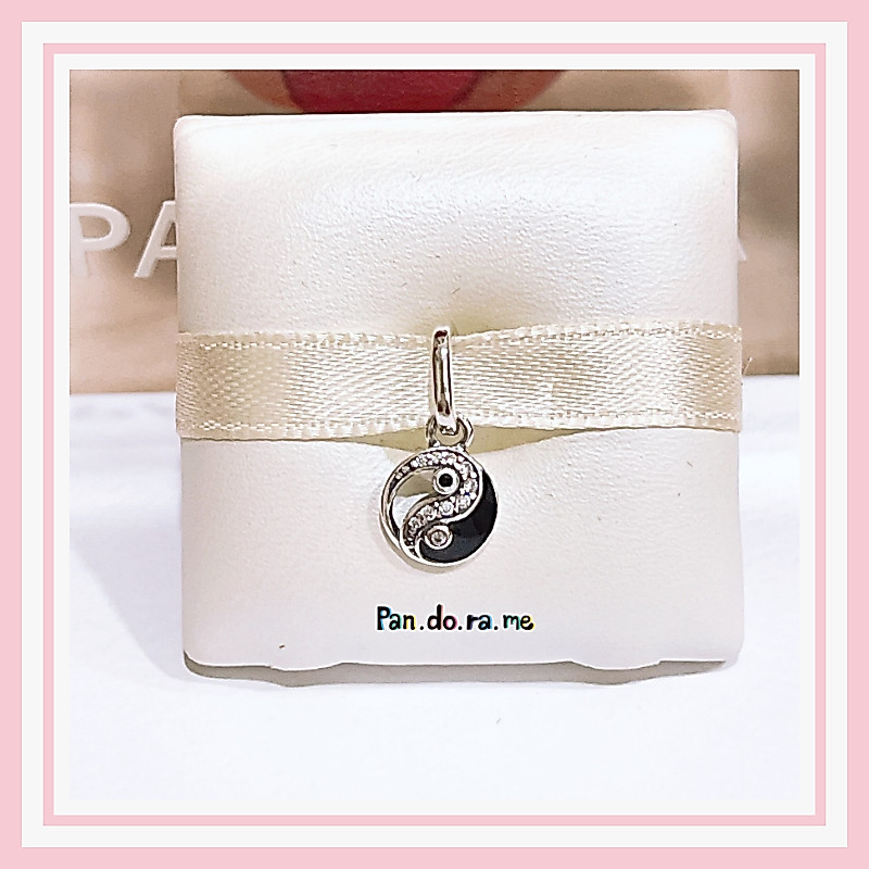 [พร้อมส่ง สินค้าแท้ ] **New 2025** ใส่กับสร้อยได้ทุกรุ่น Sparkling Yin & Yang Mini Dangle Charm