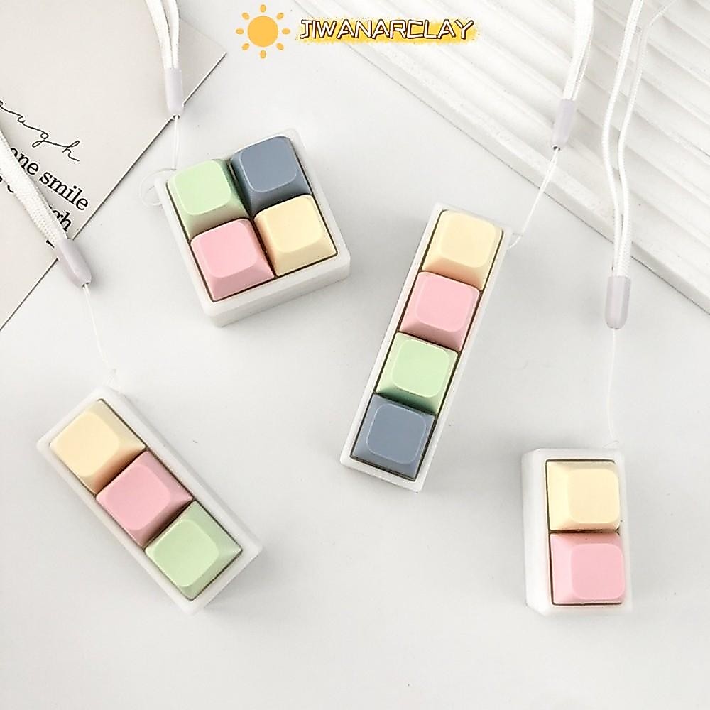 JIWANARCLAY พวงกุญแจ Fidget, ปุ่มกดคีย์คีย์บอร์ดนิ้ว, ผ่อนคลายความเครียดบรรเทา Gadget Pass เวลา Decompression ของเล่นผู้ใหญ่