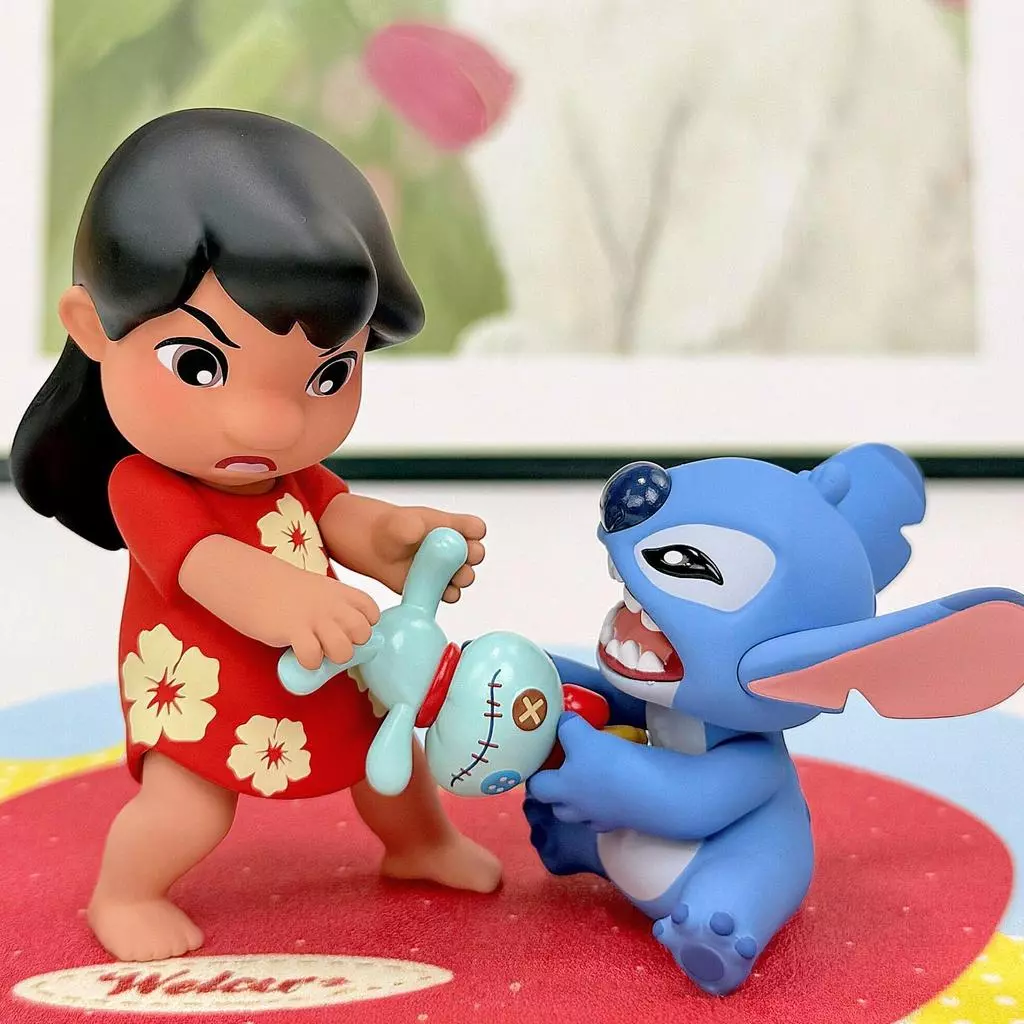 พร้อมสต็อก ของแท้ TOPTOY Star Treasure Happy Daily Mystery Box Full Flocking Stitch Doll Hawaii Scene Accessories Desktop อินเทรนด์เล่นตกแต่งของขวัญวันเกิด