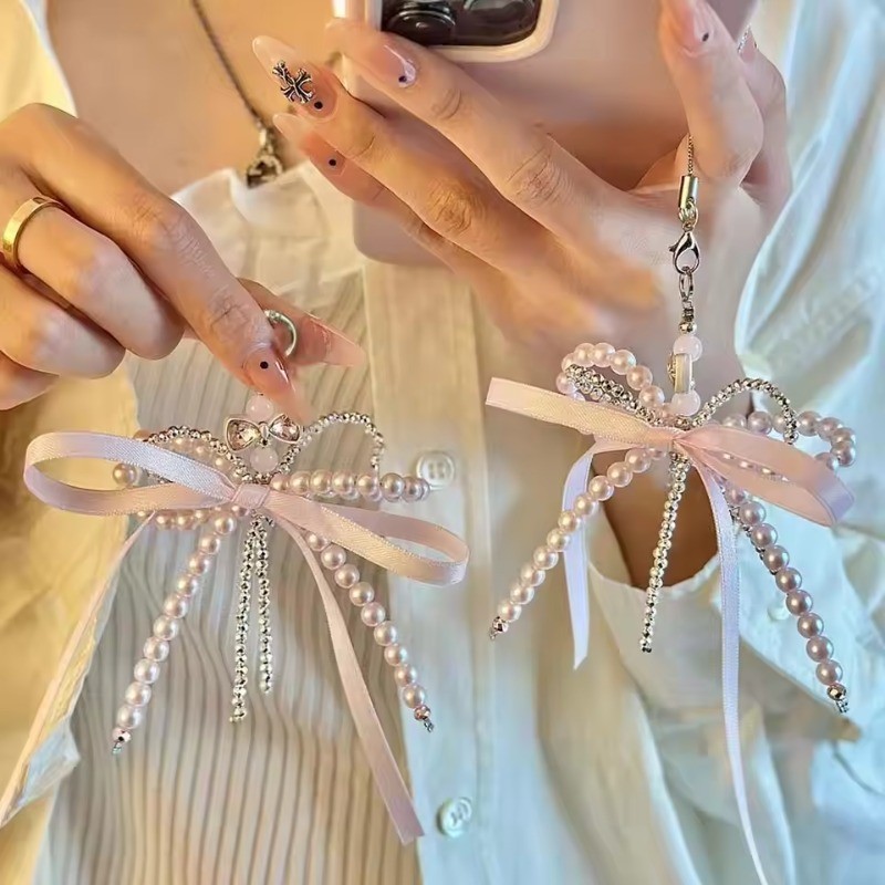 Pearl Bow พวงกุญแจ Handmade Y2k ผู้หญิงแฟชั่นอุปกรณ์เสริมกระเป๋าจี้ริบบิ้นลูกปัด Key Chain ตกแต่งสําหรับกระเป๋าโทรศัพท์เกาหลี
