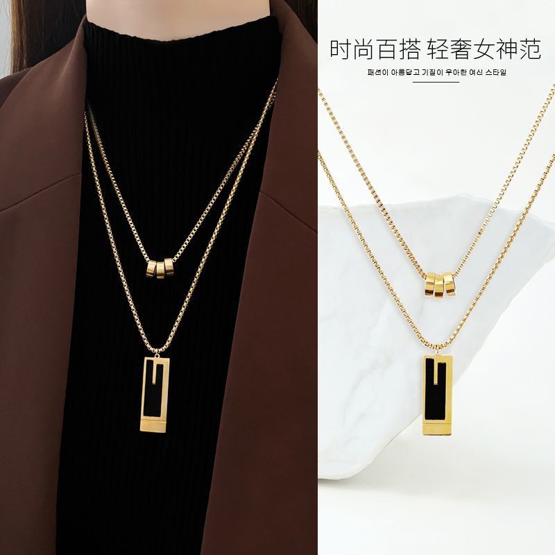 ไทเทเนียมเหล็กเสื้อกันหนาวโซ่ 2025 สไตล์ใหม่ฤดูใบไม้ร่วงฤดูหนาวยาวสองชั้นตกแต่งสร้อยคอผู้หญิง Niche 