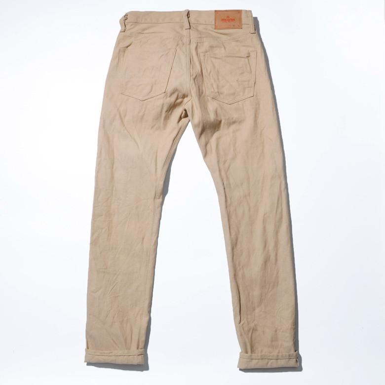 กางเกงยีนส์ผู้ชายทรงเพรียว สลิมฟิต วัสดุเนื้อยีนส์แท้ ขนาด 501CT 12.2 OZ