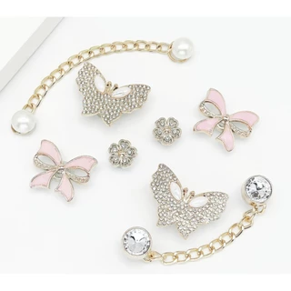 เครื่องประดับรองเท้า.Cross Jibbilz Charms สำหรับรองเท้าชายหาด ลายดอกไม้และผีเสื้อพร้อมชุดกระเป๋าแบบแมว