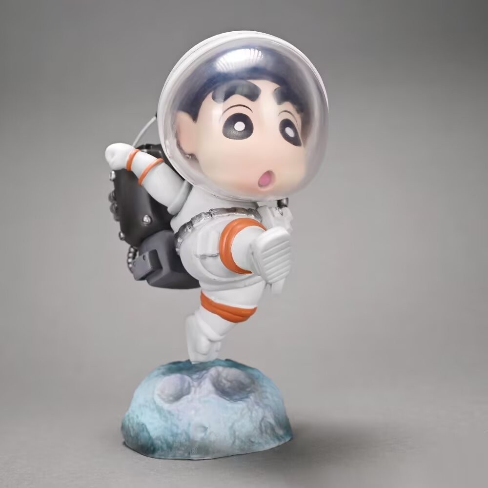 Crayon Shin-Chan Space Suit Shin-Chan รูปตุ๊กตาตกแต่งขายส่ง 4.6