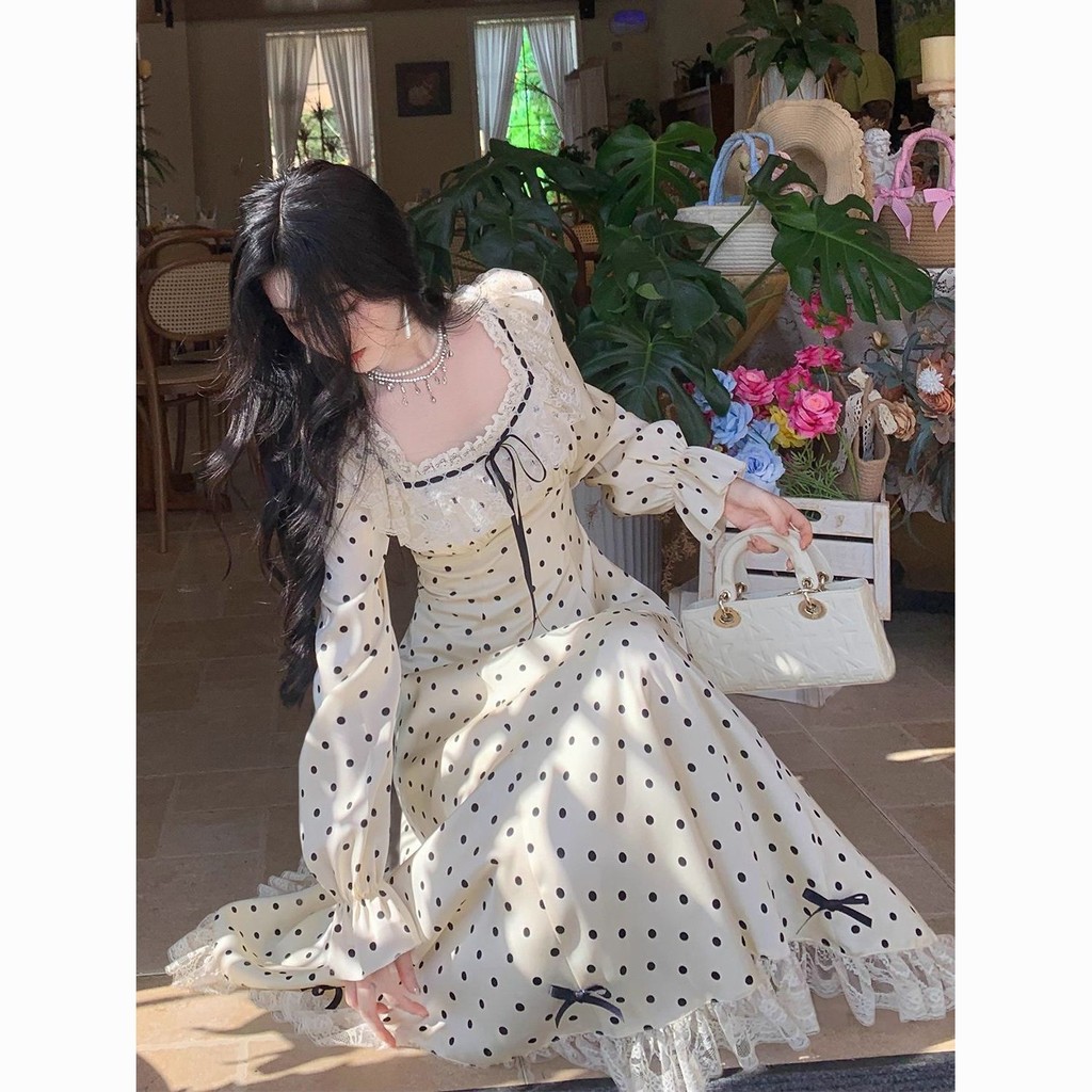 เดรสยาวลูกไม้ คอเหลี่ยม ลายจุด สไตล์อ่อนโยนและย้อนยุค
