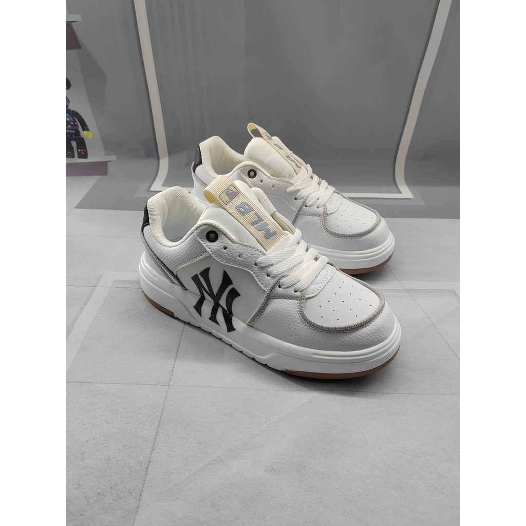 88 จัดส่งฟรี MLB Yankees Senior Shoes White Black NY Label Number 36-44