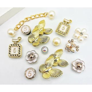 เครื่องประดับรองเท้า.Cross Jibbilz Charms สำหรับรองเท้าชายหาด ลายดอกไม้และผีเสื้อพร้อมชุดกระเป๋าแบบแมว